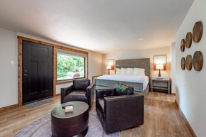 Cove Creek Lodge 106 Lakeside Executive King Suite